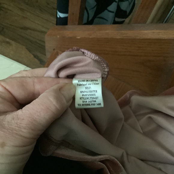 Loveriche Rose/Pink Velour Top With Front Pocket Size Large - Picture 8 of 8